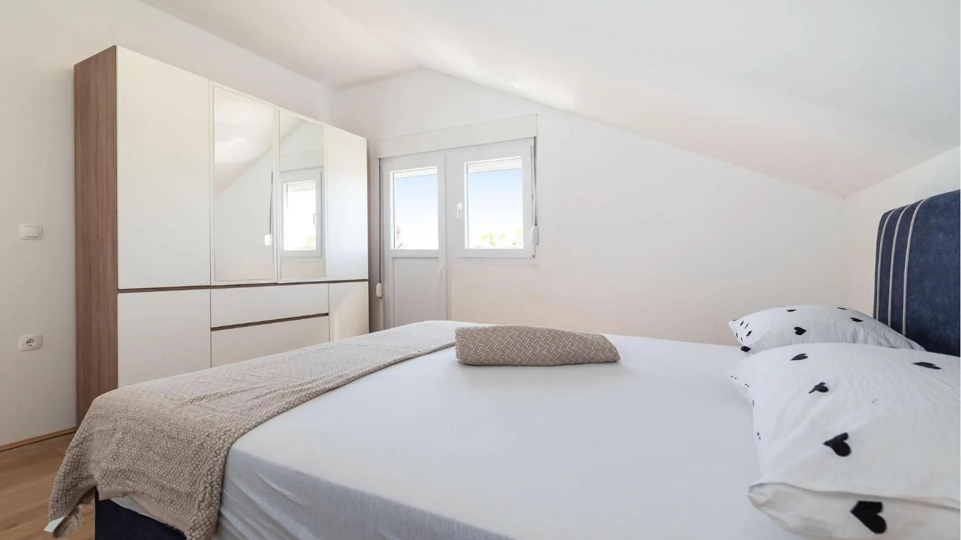Lovely Apartment In Maslenica With House Sea View