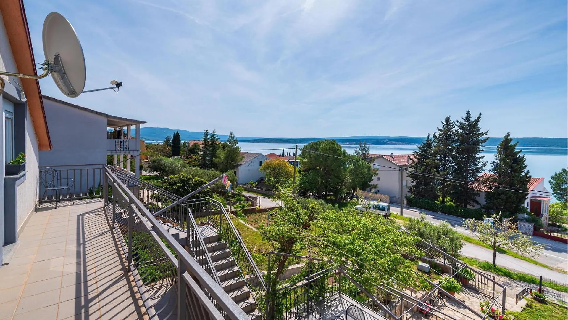 Lovely Apartment In Maslenica With House Sea View Kroatien
